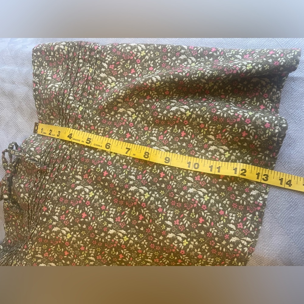 Olive ditsy floral Old Navy miniskirt, size 6 green linen/cotton blend ~2002-ish - Picture 6 of 7